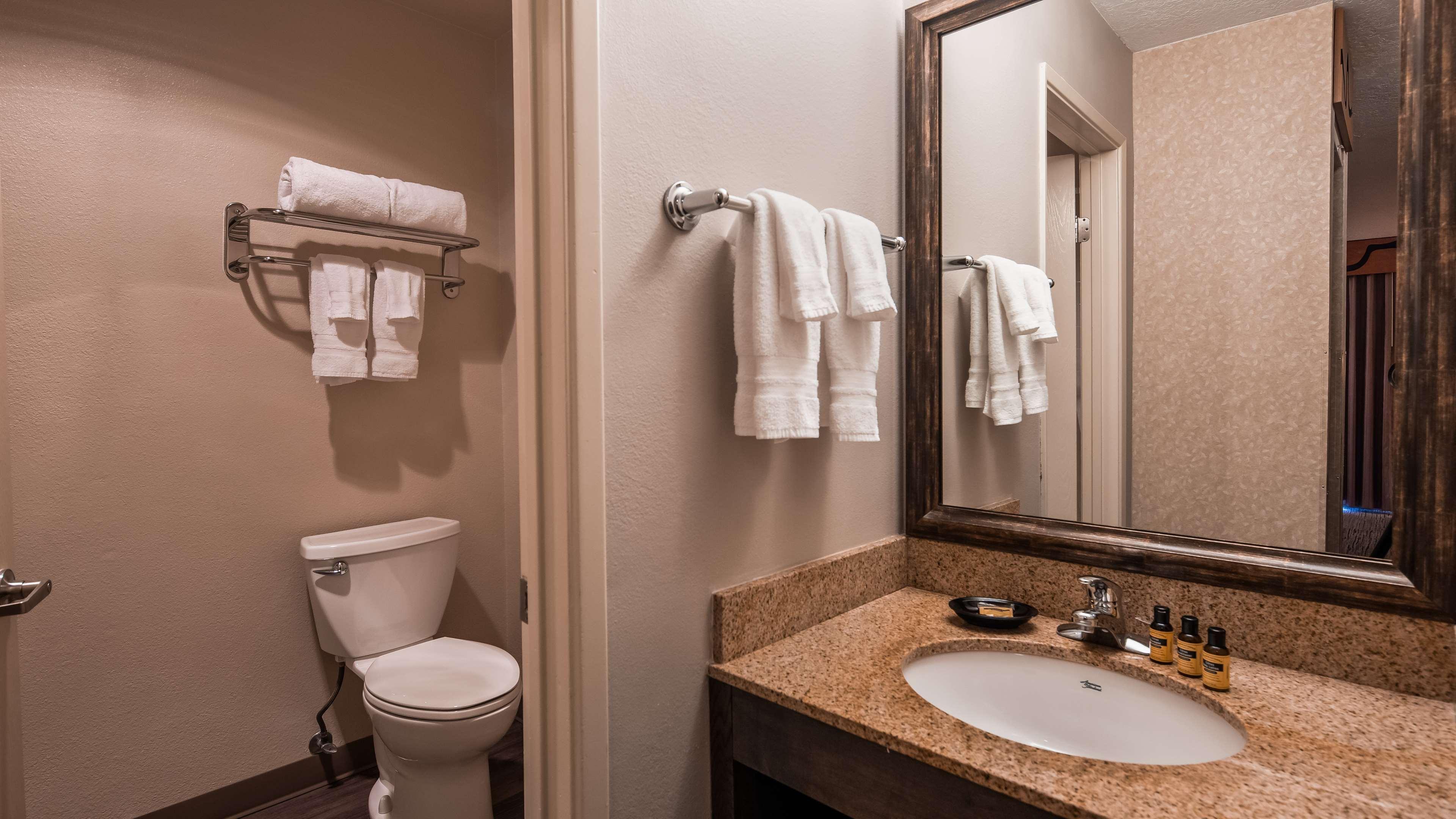 Western Rivershore Hotel